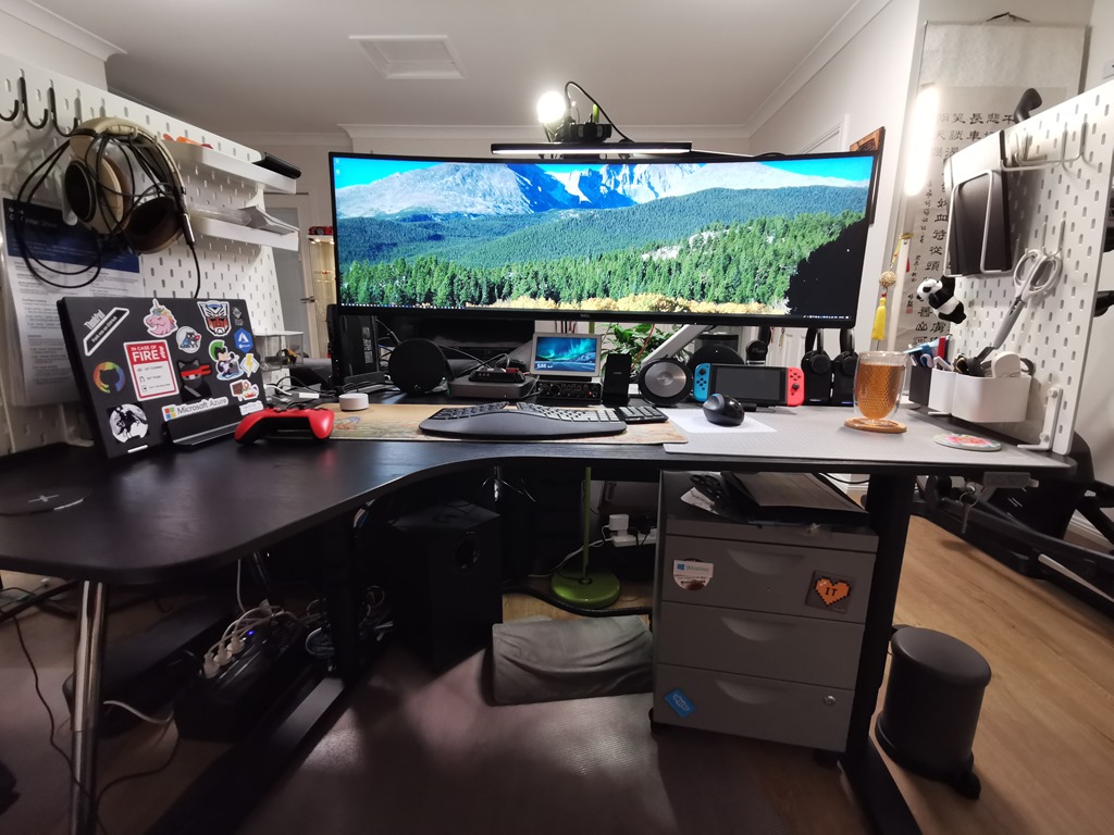 valorant desk setup